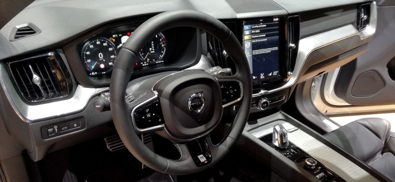 Hit polskich dróg doczekał się następcy dzięki miliardowej inwestycji. Ruszyła produkcja nowego Volvo XC60 [ZNAMY CENY]
