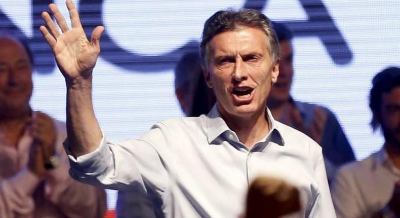Opposition candidate Macri takes early lead in Argentina election