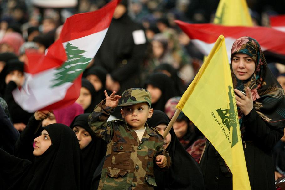 Zwolennicy Hezbollahu podczas przemówienia Hasana Nasrallaha, lidera ugrupowania. Bejrut, 17 kwietnia 2015 r.