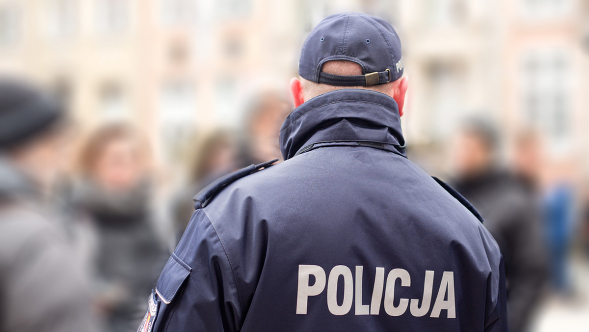 Policjanci z Leszna (Wielkopolskie) zatrzymali sprawcę kradzieży opla. Jak się okazało, był nim 39-latek, który ukradł pojazd, by zaimponować swym majątkiem właśnie poznanej kobiecie oraz by mieć czym dojeżdżać na randki.