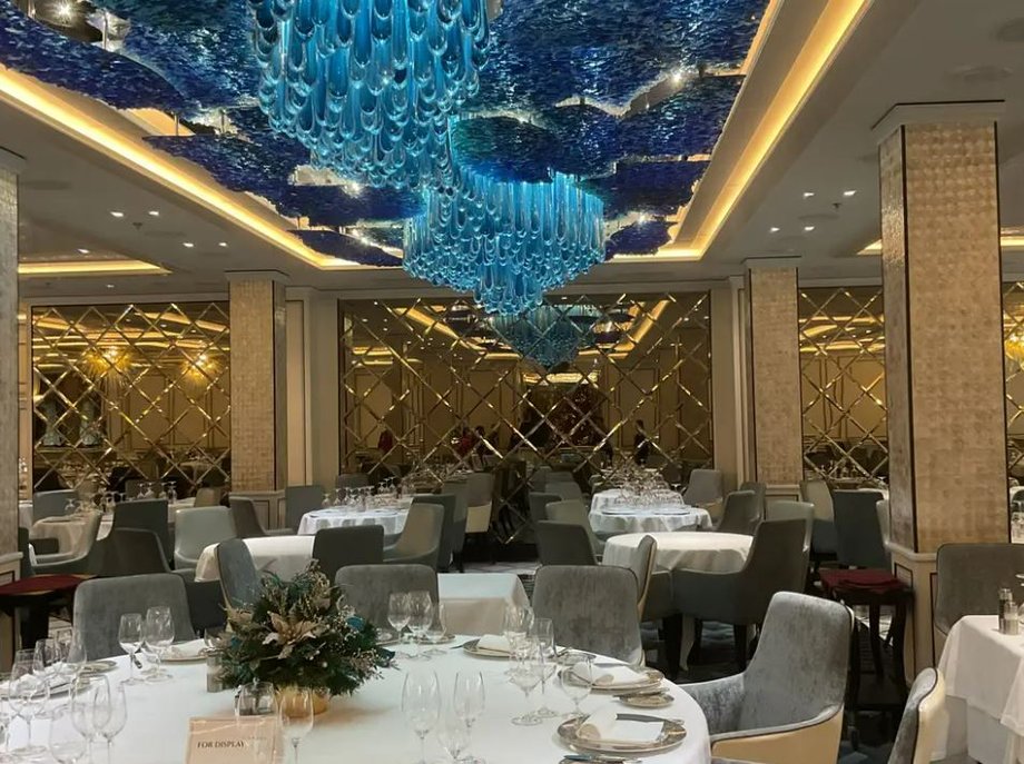 Jedna z restauracji na statku Regent Seven Seas Explorer