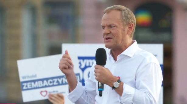 Tusk zapowiada podwyżki dla nauczycieli i budżetówki. Ile miałyby wynosić?