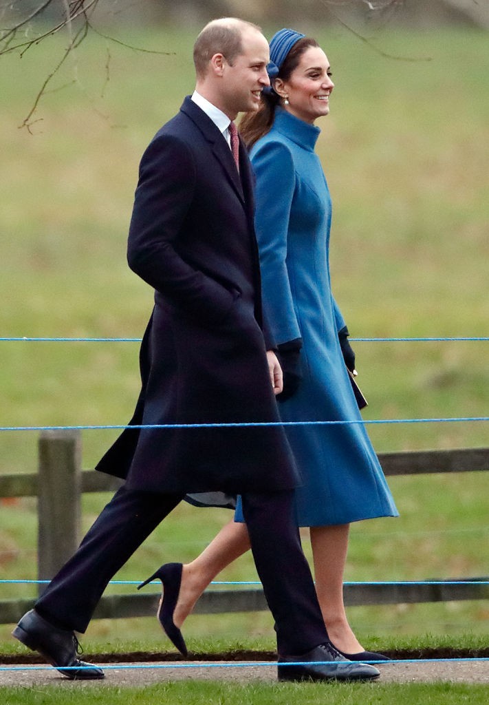 El príncipe Guillermo y la duquesa Catalina en Sandringham, donde la duquesa recicló un abrigo de Catherine Walker & Co.