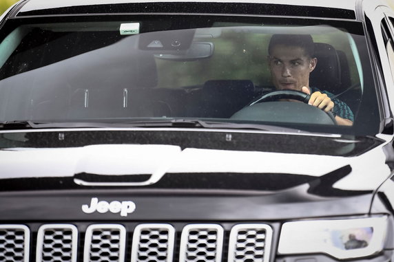 Cristiano Ronaldo w swoim Jeepie Grand Cherokee