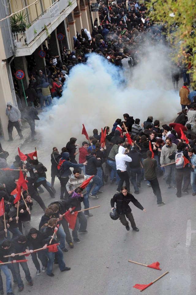 GREECE POLICE GUNFIRE