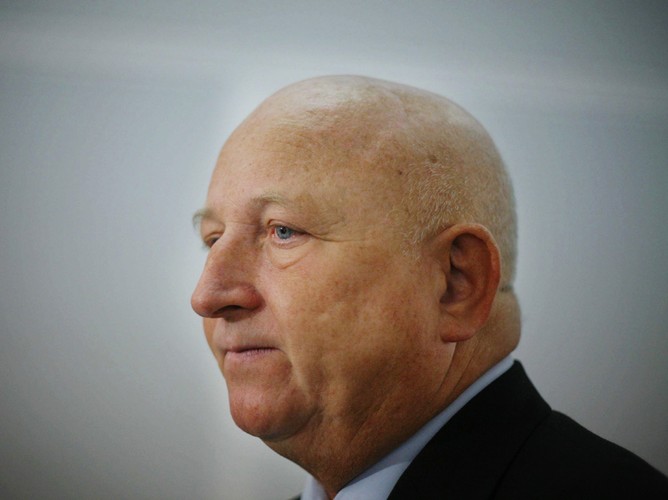 Józef Oleksy - premier od marca 1995 roku do lutego 1996 roku. 337 dni urzędowania. Oskarżony o szpiegostwo na rzecz Moskwy. Zarzuty nie zostały potwierdzone