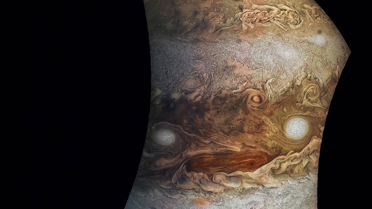 Nowe ilustracje i zdjęcia Jowisza
