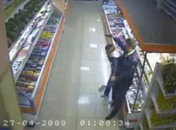 Milicjant napadł na sklep. Szokujące wideo