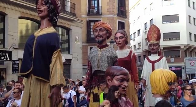 Co zobaczyć w Madrycie? - Marsz gigantów i karłów