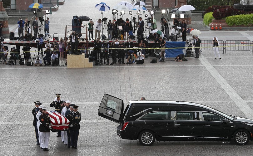 Trumna przyjechała pod Capitol