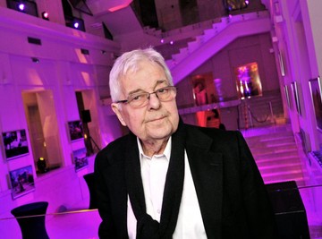 OVO JE SIN BRANKA CVEJIĆA: Sa diplomama NAJVEĆIH SVETSKIH UNIVERZITETA, a onda ga srce povuklo nazad u Srbiju - evo kako živi danas! (FOTO)