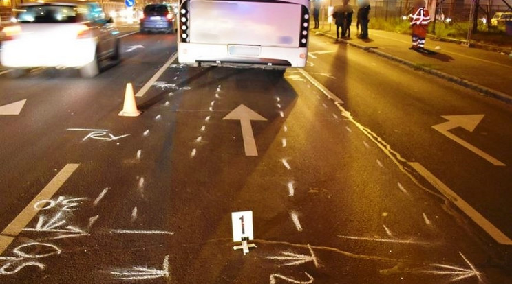 A Debreceni Járási Ügyészség súlyosabban minősülő ittas járművezetés miatt emelt vádat egy buszvezetővel szemben, aki belehajtott egy előtte álló autóba/ Fotó: Ügyészség