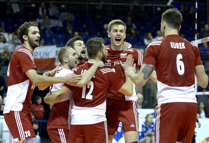 Serbowie pokonani. Kurek bohaterem. Polscy siatkarze biżej awansu