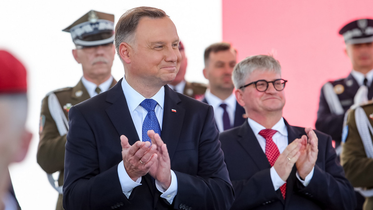 Blisko 40 godz. czasu antenowego dla Andrzeja Dudy i 56 godz. - PiS-u. Mniej czasu dla Rafała Trzaskowskiego (5 godz.) i PO - 17 godz. Sytuacja ma się podobnie w przypadku pozostałych partii politycznych. Tak wygląda lipcowe podsumowanie Telewizji Polskiej. Dane opracował portal WirtualneMedia.pl.