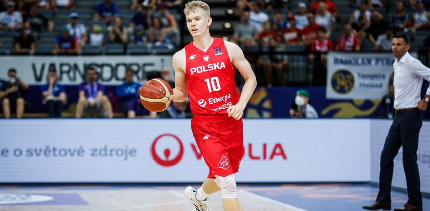 Zdobył mistrzostwo Polski, zadebiutował na EuroBaskecie, teraz czeka na mecz z Izraelem. Łukasz Kolenda mówi, że trzeba wyciągnąć wnioski po laniu z Finlandią