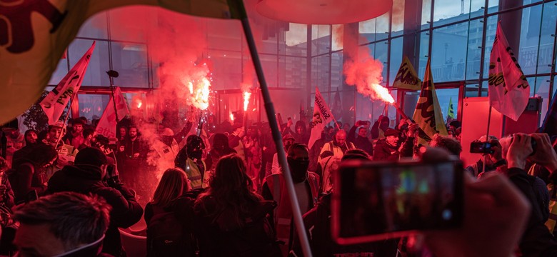 Protestujący wdarli się do gmachu giełdy