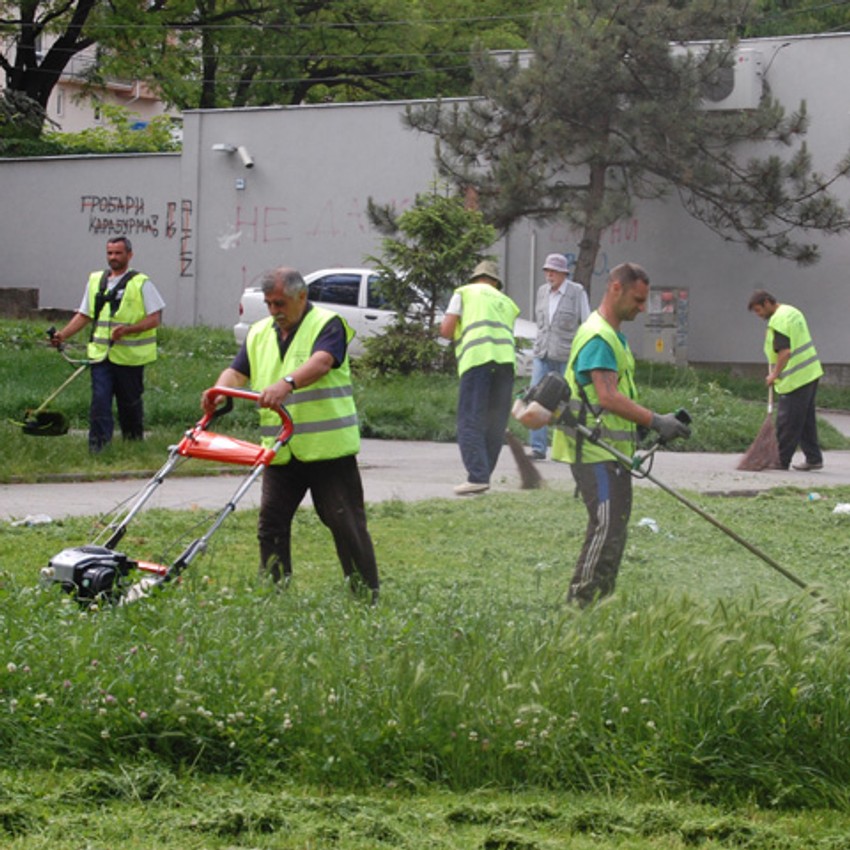 Počelo sa košenjem trave