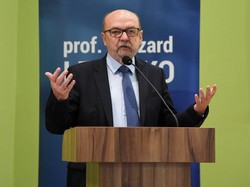 Weto Polski ws. budżetu unijnego. Prof. Legutko przestrzega przed "szacher-macher"