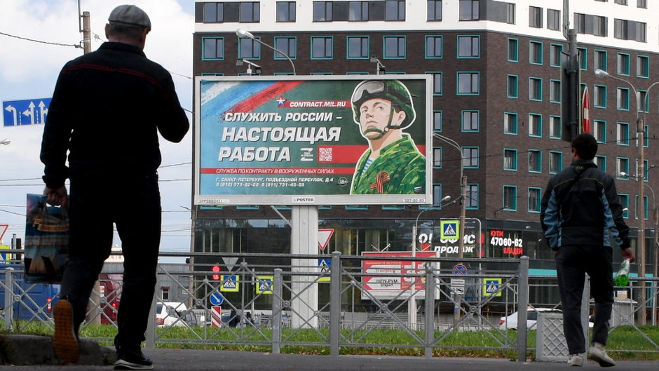 Billboard w Petersburgu promujący służbę wojsk kontraktowych