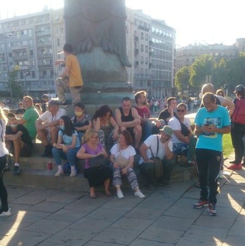 Srđan Nogo na platou kod Filozofskog