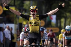 Tour de France: Wout van Aert najszybszy na 10. etapie. Julian Alaphilippe wciąż liderem