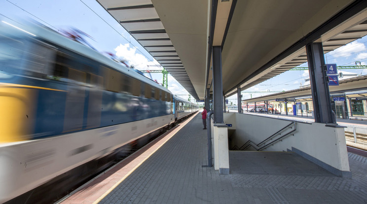 Ha az elképzelés megvalósul,
a vonat 160-nal száguld
majd a síneken/Fotó:MTI Rosta Tibor