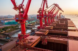 SBU aresztowała 160 tysięcy ton rudy żelaza. "Należy do firmy oligarchy Usmanowa"