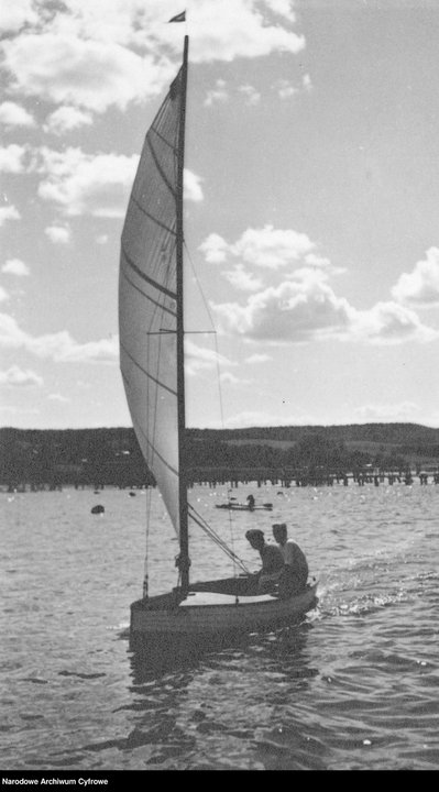 Regaty żeglarskie w Chojnicach - rok 1936 - zdjęcie pochodzi z archiwów Narodowego Archiwum Cyfrowego