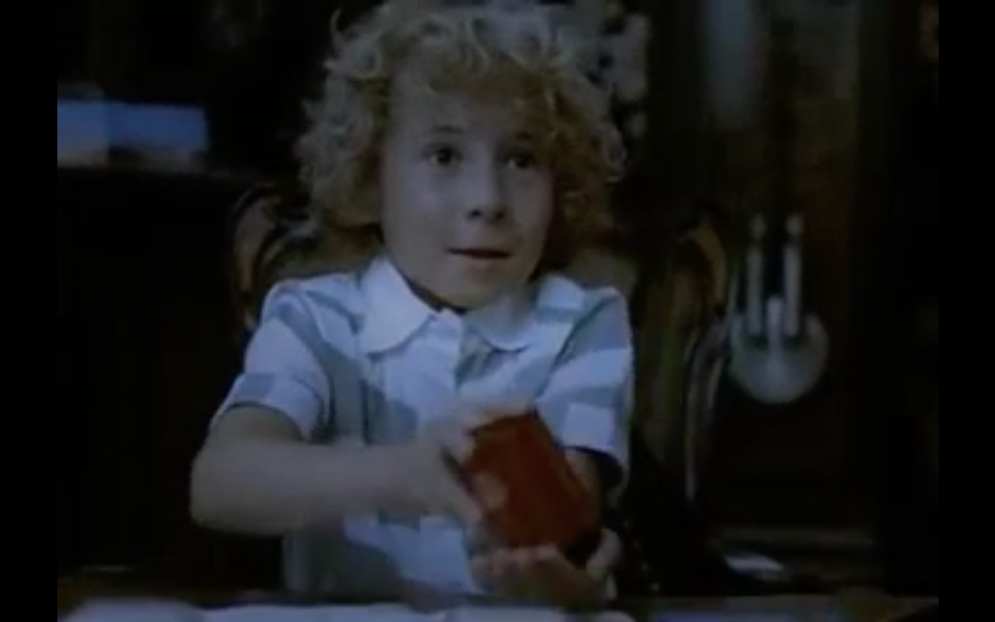 Filip Menzel vo filme Mrkáček Čiko.