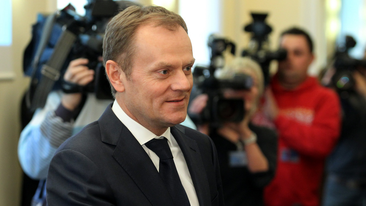 - Polska przystępuje do paktu fiskalnego. Mamy poczucie, że nie została złamana wspólnota Unii Europejskiej - oznajmił na konferencji prasowej premier Donald Tusk. - Naszą intencją była nie tylko ochrona wspólnoty, ale także wspomożenie tych liderów strefy euro, którzy od miesięcy walczą o to, aby chronić ją przed skutkami kryzysu - dodał premier.