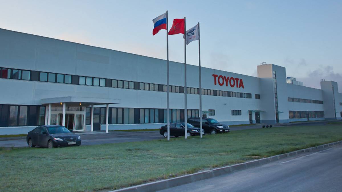 Toyota wstrzymuje dostawy samochodów do Rosji i produkcję w tym kraju