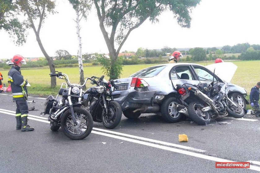 Motocykliści jechali na wesele. W kolumnę uderzyło auto!