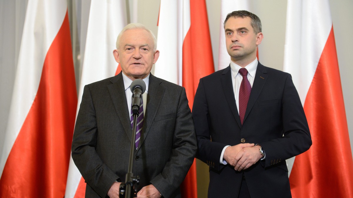 Szef SLD Leszek Miller uznał, że słowa premier Ewy Kopacz, jakoby uczestniczył w próbie niszczenia demokracji, są krzywdzące i niesprawiedliwe. Zadeklarował gotowość SLD do rozmów ze wszystkimi, którzy po wyborach chcą "dokonać analizy i wyciągnąć wnioski na przyszłość".