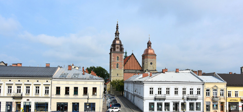 Nowy Sącz "odgrodzony od świata". "To miasto się albo kocha, albo nienawidzi"