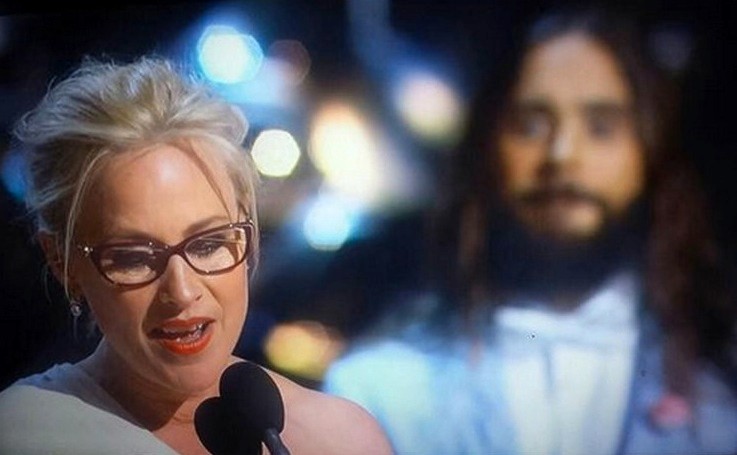 Oscarowe memy: Kiedy lu­dzie dzię­ku­ją Je­zu­so­wi za na­gro­dy, ON (Jared Leto) PA­TRZY