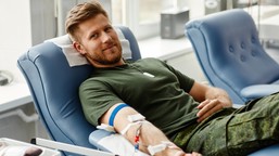 świąteczny prezent da krwiodawców. wystarczy, że oddadzą krew w konkretnym dniu