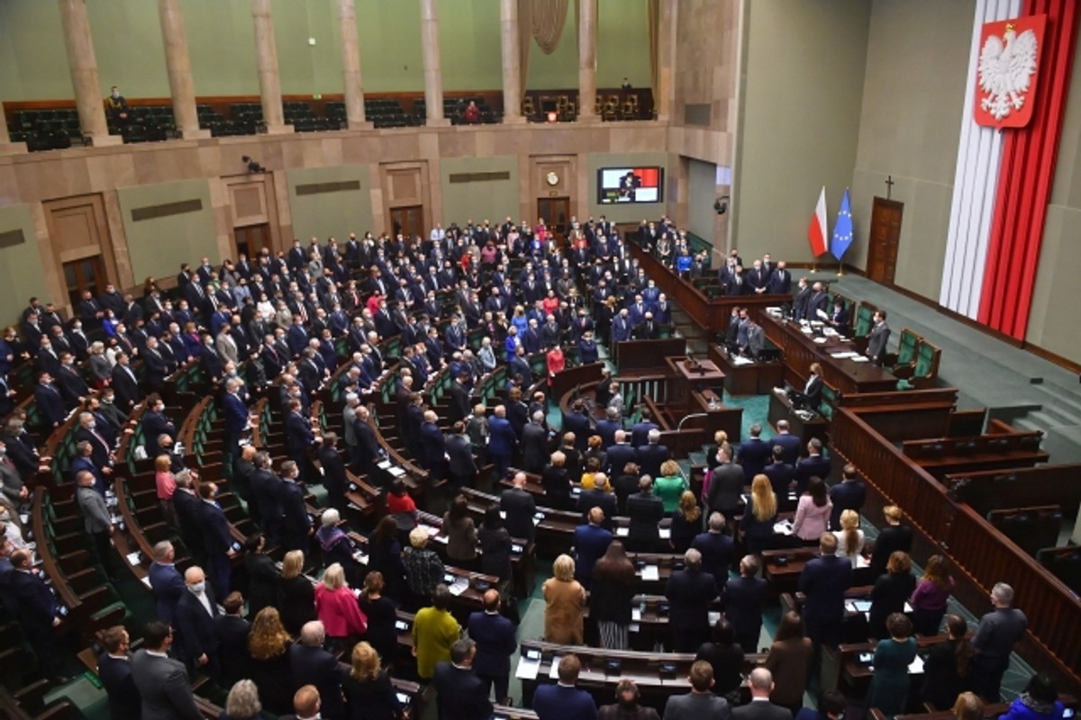 Parlamentarzyści i tak odzyskaliby nadpłacone podatki w związku z Polskim Ładem, tyle że dopiero za rok, w zeznaniu rocznym. Kontrowersje budzi jednak głównie to, jak szybko Kancelaria Sejmu uzyskała korzystną dla posłów interpretację podatkową