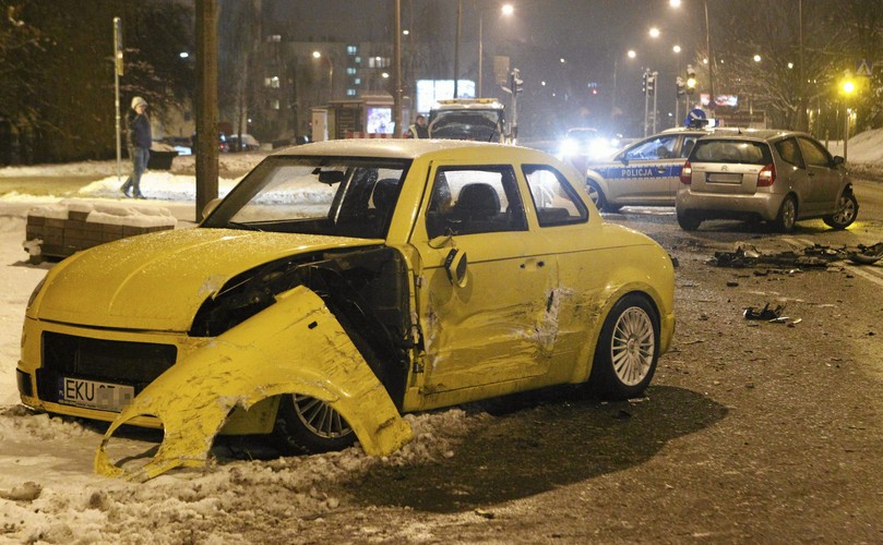 Syrenka AMZ Kutno rozbita w Warszawie