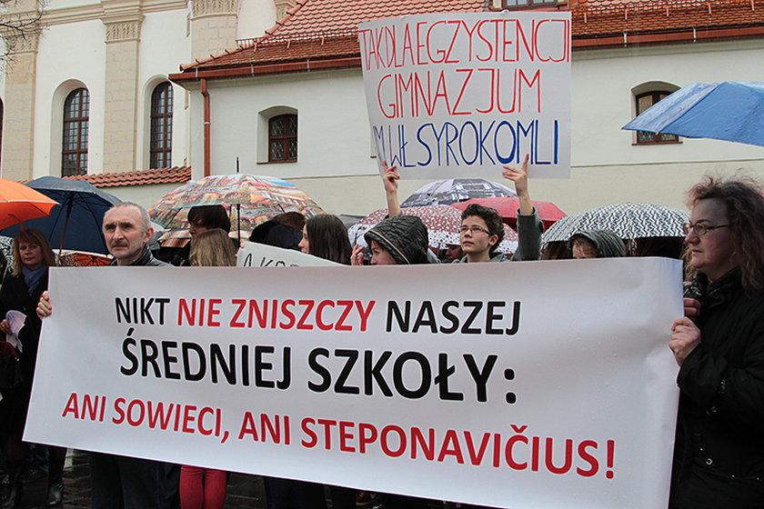 Litwini zamykają polskie szkoły