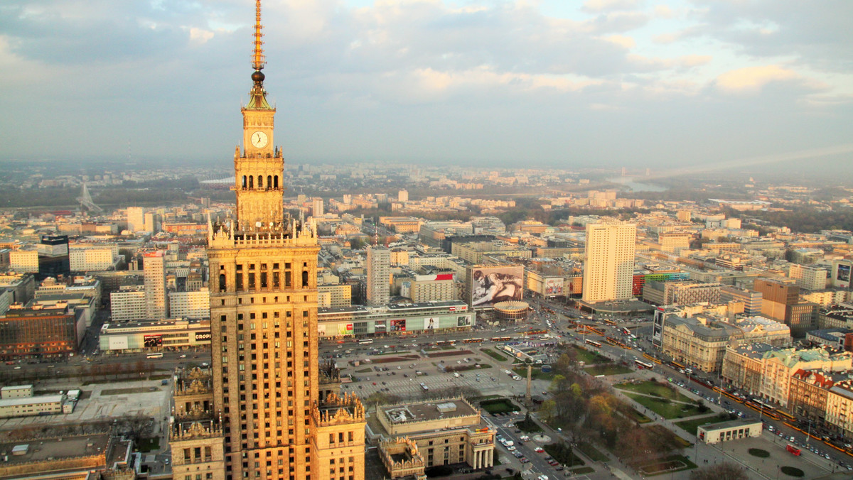 W Warszawie przedstawiciele Ruchu Kukiza zachęcali do udziału we wrześniowym referendum, w którym Polacy będą mogli się wypowiedzieć ws. wprowadzenia JOW-ów w wyborach do Sejmu i kwestii finansowania partii. Hasłem akcji Ruchu Kukiza jest: "Nie daj się oskubać politykom jak kura".