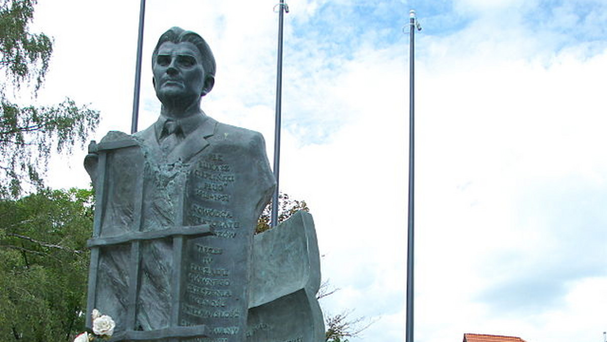 17 listopada w Rzeszowie zostanie odsłonięty pomnik prezesa IV Zarządu zrzeszenia "Wolność i Niezawisłość" płk. Łukasza Cieplińskiego. Popiersiami upamiętnionych zostanie także sześciu, straconych razem z nim 1 marca 1951 r., działaczy WiN.