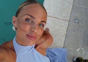 Kako da vam pramenovi ostanu iza ušiju tokom celog dana, viralni Tiktok trik
