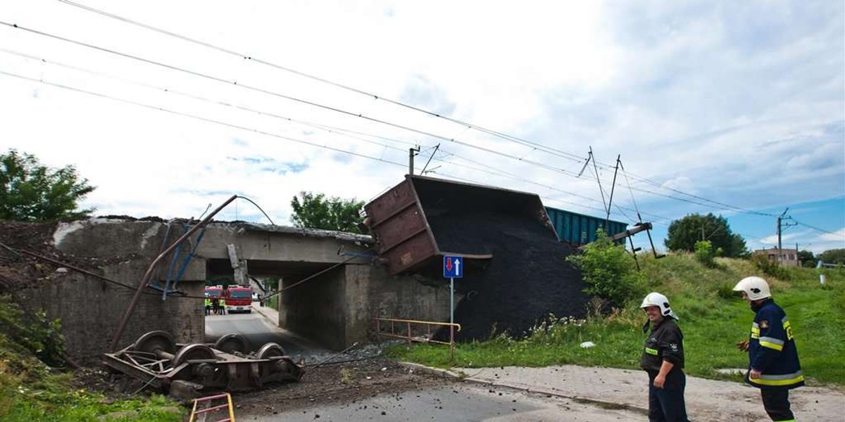 Wykoleił się pociąg. Jechał za szybko?