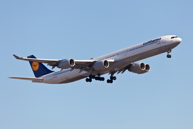 4. Airbus A340-600 ma 75,3 m. długości, zaś rozpiętość jego skrzydeł sięga 63 m. Zabiera na pokład 380 osób. Z racji wysokich kosztów eksploatacji nie odniósł dużego sukcesu rynkowego i od 2011 nie jest już produkowany.