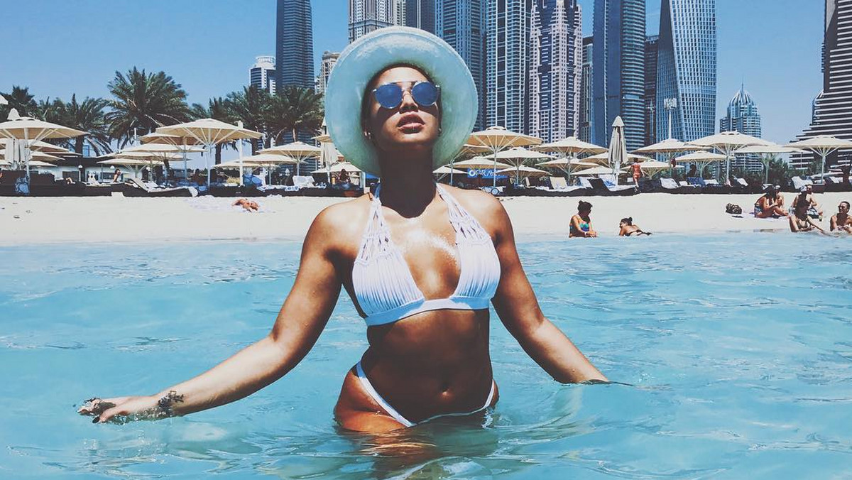 Patricia Kazadi przebywa obecnie w Dubaju, czego nie da się nie zauważyć, śledząc jej poczynania na Instagramie. Tym razem artystka zaprezentowała zdjęcie w bikini, pozując na tle wysokich wieżowców.