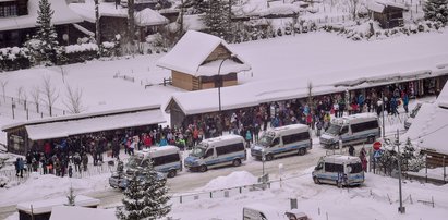 Pandemia? Jaka pandemia! W Zakopanem potężne tłumy, policja zapowiada kontrole