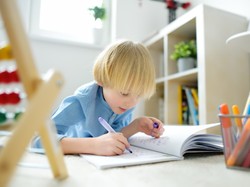 Nie tylko ślęczenie nad książkami! Nieoczywiste rzeczy, które rozwijają zdolności matematyczne dziecka