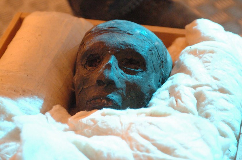 Imię Egipskiego Władcy Którego Grobowiec Został Odkryty W 1922 Roku Grób Tutanchamona otwarty. Sarkofag trafi do muzeum.