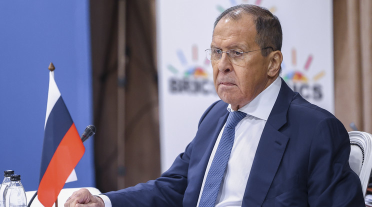 Lavrov orosz külügyminiszter szerint a Nyugat az ukrán fegyverszállításokkal kiprovokálja a nukleáris adu kijátszását/Fotó: MTI/EPA/Orosz külügyminisztérium sajtószolgálata