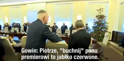 Gliński i Gowin zwinęli to z biurka premiera, gdy nie patrzył! Nagranie robi furorę